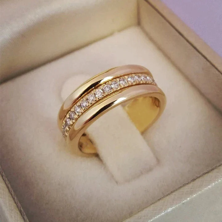 Sarah - Vintage Cubic Zirconia Inlaid Ring
