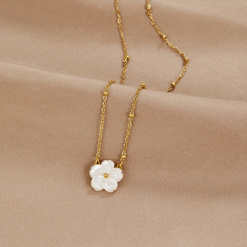 Majestic Flower Necklace