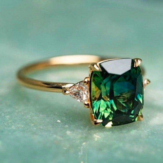 Lycka - Green Zirconia Ring in Gold